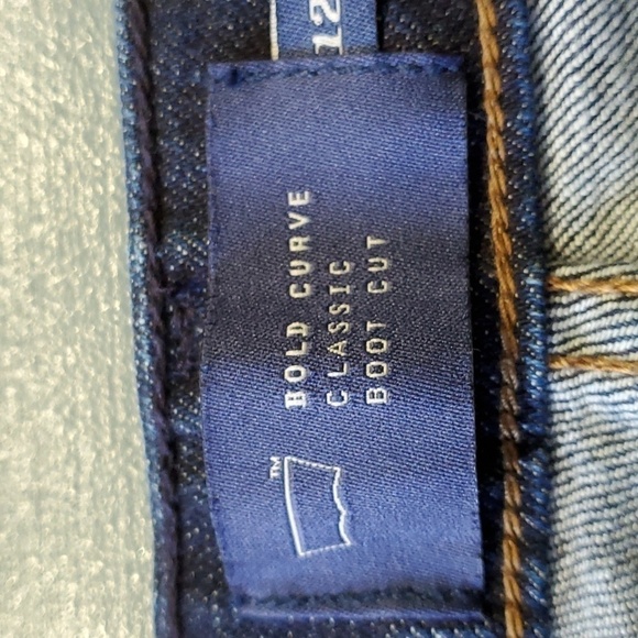 Levi's bold curve women's jean size 12/31  Great used condition Classic boot cut - Picture 5 of 9